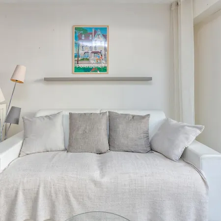 Vue - 50 M Apartment *