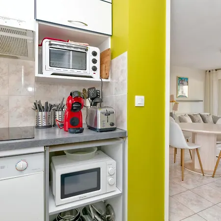 Vue - 50 M Apartment *